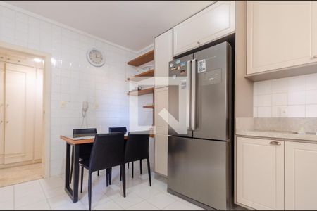 Apartamento para alugar com 350m², 4 quartos e 2 vagas Apartamento para alugar com 350m², 4 quartos e 2 vagasCozinha