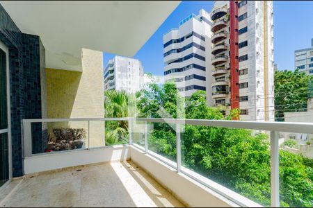 Apartamento para alugar com 350m², 4 quartos e 2 vagas Apartamento para alugar com 350m², 4 quartos e 2 vagasVaranda