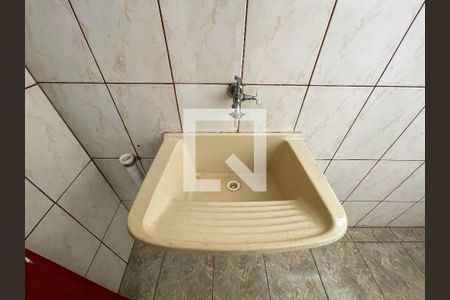 Lavanderia (Torneira) de casa para alugar com 1 quarto, 48m² em Parque Peruche, São Paulo