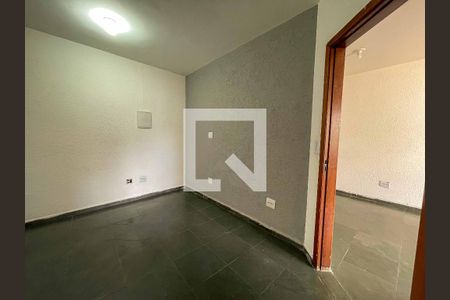 Quarto de casa para alugar com 1 quarto, 48m² em Parque Peruche, São Paulo