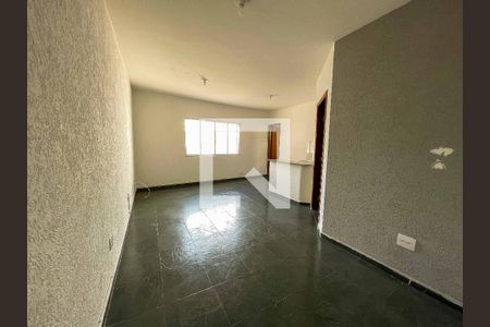 Sala de casa para alugar com 1 quarto, 48m² em Parque Peruche, São Paulo