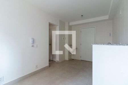 Sala/Cozinha de apartamento à venda com 2 quartos, 32m² em Vila Carmosina, São Paulo