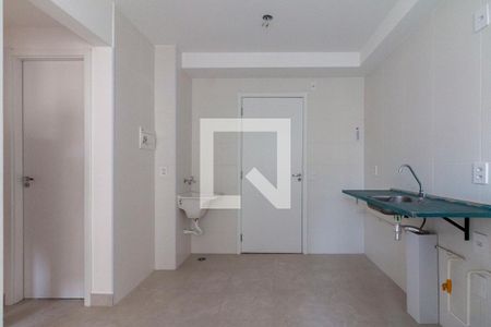 Sala/Cozinha de apartamento à venda com 2 quartos, 32m² em Vila Carmosina, São Paulo