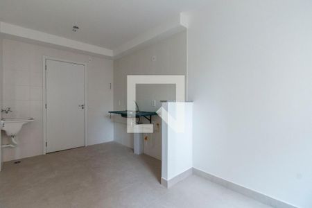 Sala/Cozinha de apartamento à venda com 2 quartos, 32m² em Vila Carmosina, São Paulo