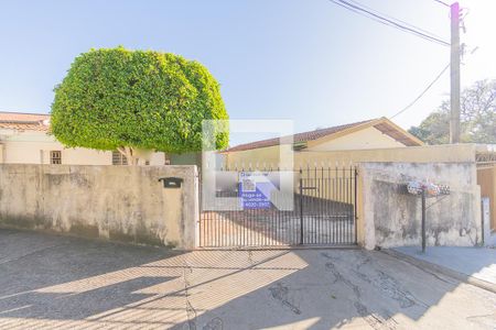 Casa à venda com 325m², 3 quartos e 1 vaga Casa à venda com 325m², 3 quartos e 1 vagaFachada