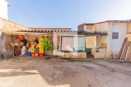 Casa à venda com 325m², 3 quartos e 1 vaga Casa à venda com 325m², 3 quartos e 1 vagaedicula