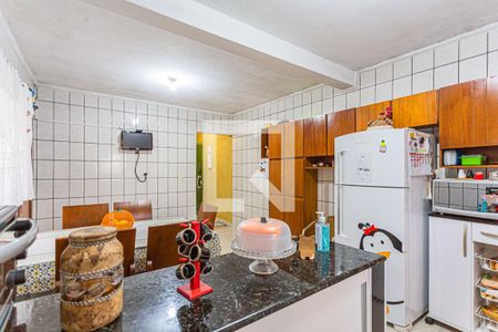 Casa à venda com 194m², 3 quartos e 2 vagas Casa à venda com 194m², 3 quartos e 2 vagasCozinha