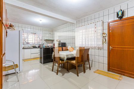 Casa à venda com 194m², 3 quartos e 2 vagas Casa à venda com 194m², 3 quartos e 2 vagasCozinha