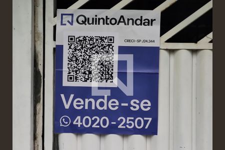 Casa à venda com 194m², 3 quartos e 2 vagas Casa à venda com 194m², 3 quartos e 2 vagasplaquinha instalada no portão do imóvel