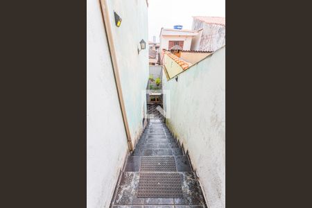 Casa à venda com 194m², 3 quartos e 2 vagas Casa à venda com 194m², 3 quartos e 2 vagasCorredor Externo - Escada fundos