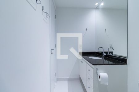 Banheiro de kitnet/studio para alugar com 1 quarto, 38m² em Mirandópolis, São Paulo