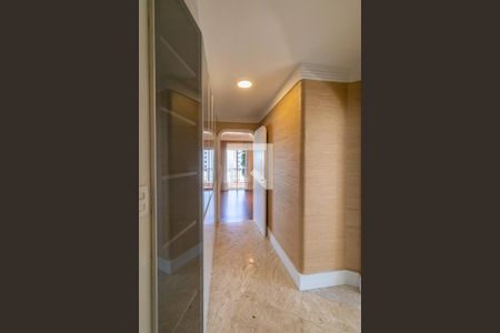 Apartamento para alugar com 229m², 4 quartos e 4 vagas Apartamento para alugar com 229m², 4 quartos e 4 vagasCorredor