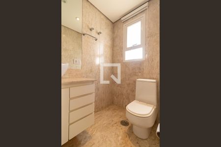 Apartamento para alugar com 229m², 4 quartos e 4 vagas Apartamento para alugar com 229m², 4 quartos e 4 vagasBanheiro da Suíte 1