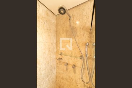 Apartamento para alugar com 229m², 4 quartos e 4 vagas Apartamento para alugar com 229m², 4 quartos e 4 vagasBanheiro da Suíte 1