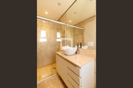 Apartamento para alugar com 229m², 4 quartos e 4 vagas Apartamento para alugar com 229m², 4 quartos e 4 vagasBanheiro da Suíte 1