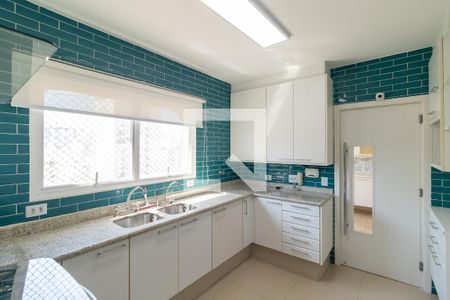 Apartamento para alugar com 229m², 4 quartos e 4 vagas Apartamento para alugar com 229m², 4 quartos e 4 vagasCozinha