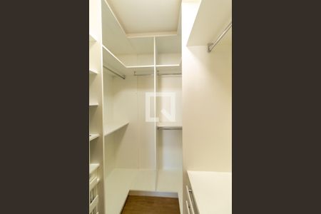 Apartamento para alugar com 229m², 4 quartos e 4 vagas Apartamento para alugar com 229m², 4 quartos e 4 vagasCloset