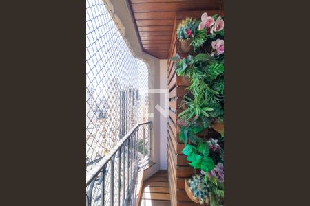 Apartamento para alugar com 229m², 4 quartos e 4 vagas Apartamento para alugar com 229m², 4 quartos e 4 vagasVaranda