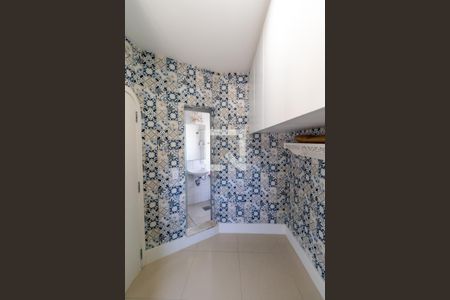 Apartamento para alugar com 229m², 4 quartos e 4 vagas Apartamento para alugar com 229m², 4 quartos e 4 vagasQuarto de Serviço