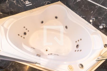 Apartamento para alugar com 229m², 4 quartos e 4 vagas Apartamento para alugar com 229m², 4 quartos e 4 vagasBanheiro da Suíte 4