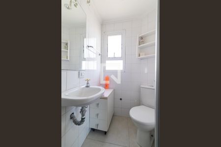 Apartamento para alugar com 229m², 4 quartos e 4 vagas Apartamento para alugar com 229m², 4 quartos e 4 vagasBanheiro de Serviço