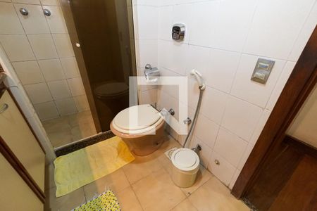 Apartamento à venda com 302m², 3 quartos e 2 vagas Apartamento à venda com 302m², 3 quartos e 2 vagasBanheiro Corredor