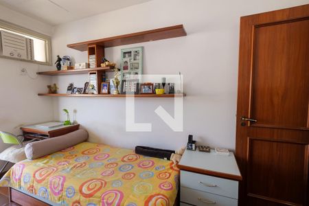 Apartamento à venda com 302m², 3 quartos e 2 vagas Apartamento à venda com 302m², 3 quartos e 2 vagasQuarto 1