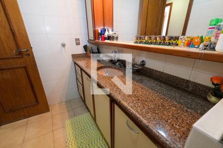Apartamento à venda com 302m², 3 quartos e 2 vagas Apartamento à venda com 302m², 3 quartos e 2 vagasBanheiro Corredor