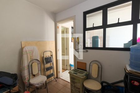 Apartamento à venda com 302m², 3 quartos e 2 vagas Apartamento à venda com 302m², 3 quartos e 2 vagasQuarto de Serviço