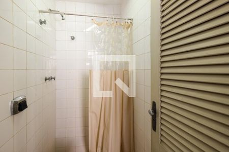 Apartamento à venda com 302m², 3 quartos e 2 vagas Apartamento à venda com 302m², 3 quartos e 2 vagasBanheiro de Serviço