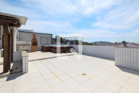 Apartamento à venda com 302m², 3 quartos e 2 vagas Apartamento à venda com 302m², 3 quartos e 2 vagasPiscina