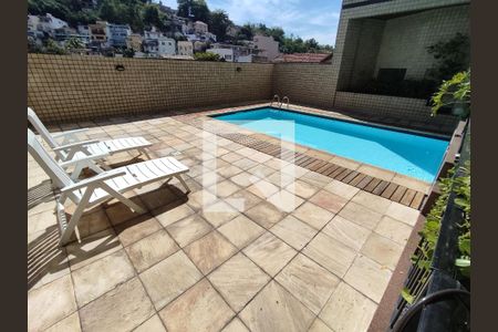 Apartamento à venda com 302m², 3 quartos e 2 vagas Apartamento à venda com 302m², 3 quartos e 2 vagasÁrea comum - Piscina
