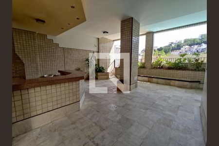 Apartamento à venda com 302m², 3 quartos e 2 vagas Apartamento à venda com 302m², 3 quartos e 2 vagasÁrea comum - Churrasqueira