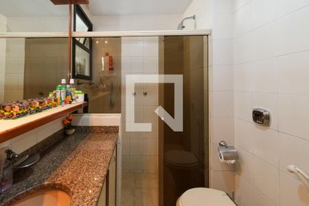 Apartamento à venda com 302m², 3 quartos e 2 vagas Apartamento à venda com 302m², 3 quartos e 2 vagasBanheiro Corredor