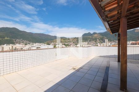 Apartamento à venda com 302m², 3 quartos e 2 vagas Apartamento à venda com 302m², 3 quartos e 2 vagasVaranda
