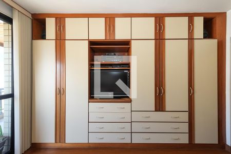 Apartamento à venda com 302m², 3 quartos e 2 vagas Apartamento à venda com 302m², 3 quartos e 2 vagasSuíte