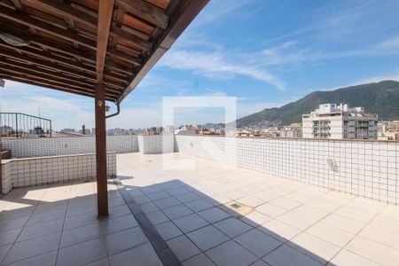 Apartamento à venda com 302m², 3 quartos e 2 vagas Apartamento à venda com 302m², 3 quartos e 2 vagasVaranda