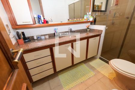 Apartamento à venda com 302m², 3 quartos e 2 vagas Apartamento à venda com 302m², 3 quartos e 2 vagasBanheiro Corredor
