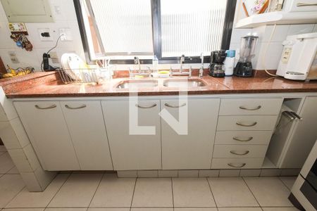 Apartamento à venda com 302m², 3 quartos e 2 vagas Apartamento à venda com 302m², 3 quartos e 2 vagasCozinha - Armários