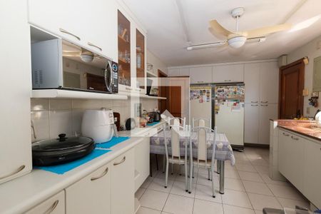 Apartamento à venda com 302m², 3 quartos e 2 vagas Apartamento à venda com 302m², 3 quartos e 2 vagasCozinha - Armários