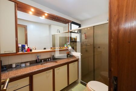 Apartamento à venda com 302m², 3 quartos e 2 vagas Apartamento à venda com 302m², 3 quartos e 2 vagasBanheiro Corredor