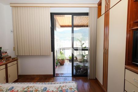 Apartamento à venda com 302m², 3 quartos e 2 vagas Apartamento à venda com 302m², 3 quartos e 2 vagasSuíte