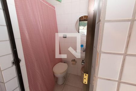 Apartamento à venda com 302m², 3 quartos e 2 vagas Apartamento à venda com 302m², 3 quartos e 2 vagasBanheiro de serviço