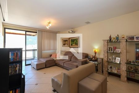 Apartamento à venda com 302m², 3 quartos e 2 vagas Apartamento à venda com 302m², 3 quartos e 2 vagasSala de TV