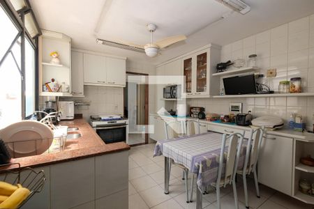Apartamento à venda com 302m², 3 quartos e 2 vagas Apartamento à venda com 302m², 3 quartos e 2 vagasCozinha