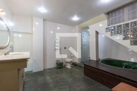 Casa à venda com 450m², 3 quartos e 3 vagasBanheiro Suite 1