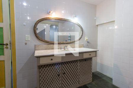 Casa à venda com 450m², 3 quartos e 3 vagasBanheiro Suite 1