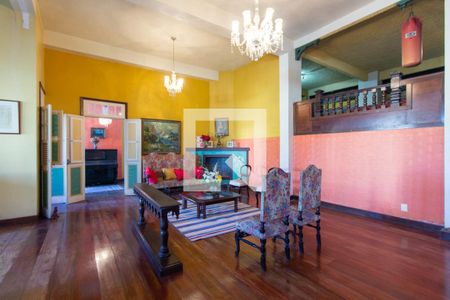 Sala de casa à venda com 3 quartos, 450m² em Laranjeiras, Rio de Janeiro