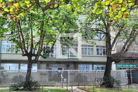 Apartamento à venda com 210m², 3 quartos e 1 vaga Apartamento à venda com 210m², 3 quartos e 1 vagaFachada