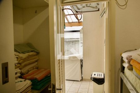 Apartamento à venda com 210m², 3 quartos e 1 vaga Apartamento à venda com 210m², 3 quartos e 1 vagaQuarto de Serviço